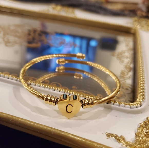 💛Gold initial C heart charm bracelet - Picture 2 of 7